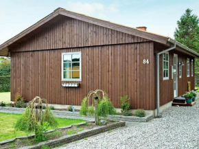 Vintage Holiday Home in Grenaa Jutland with Roofed Terrace in Grenå